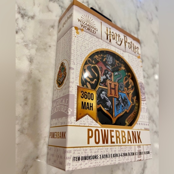 NWT! Harry Potter Power Bank. Hogwarts Crest. In original unopened box. - Picture 4 of 6